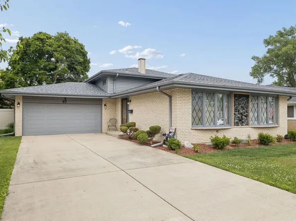 67 Rosewood Ln, Chicago Heights, IL 60411