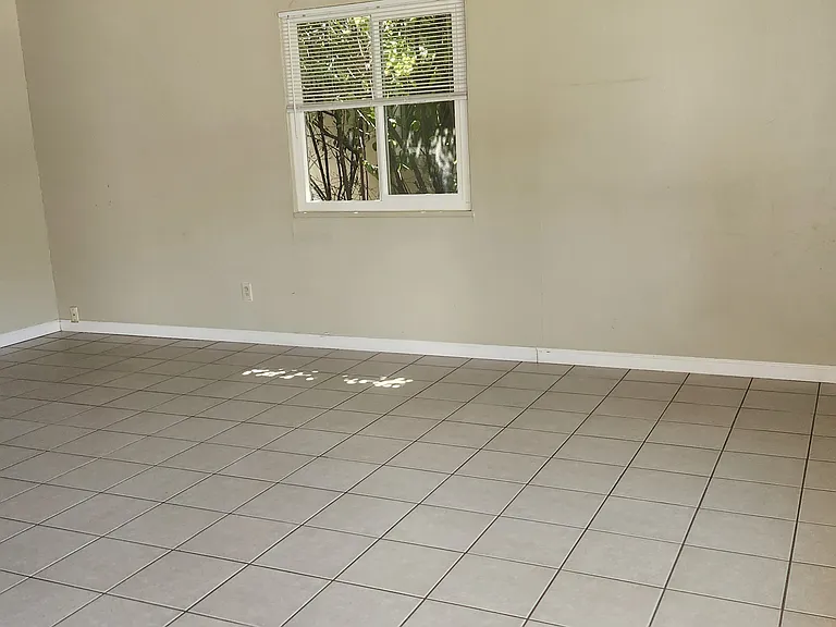 914 Snyder Dr — Photo 9