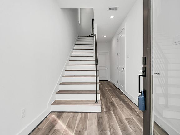 4th image of 1507 Robin St #B