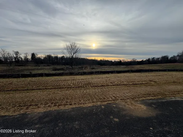 2 Wray Dr, Shepherdsville, KY 40165