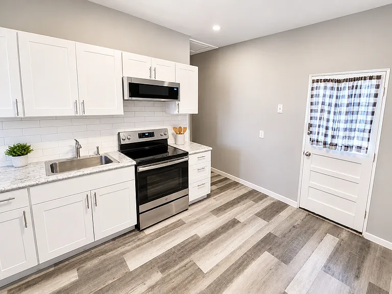 610 Clark St #3 — Photo 7