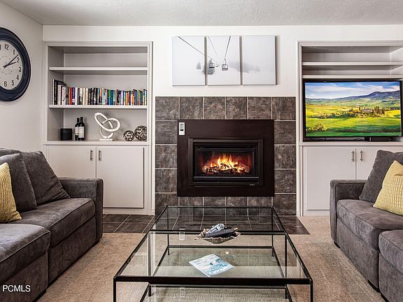 3rd image of 1313 Woodside Ave #4