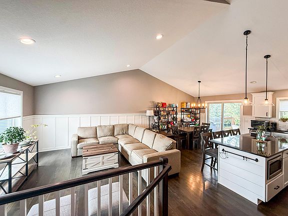 3rd image of 1657 Century Ridge Ln NE