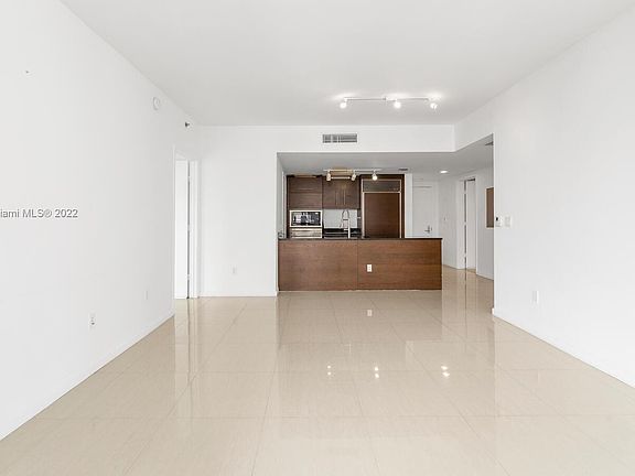 5th image of 495 Brickell Ave #11