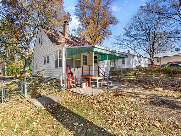 5th image of 2769 Adeline Ave