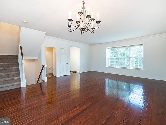 4th image of 102 Heather Way