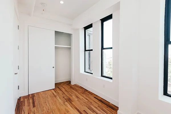 Rented by Nooklyn NYC LLC | media 30
