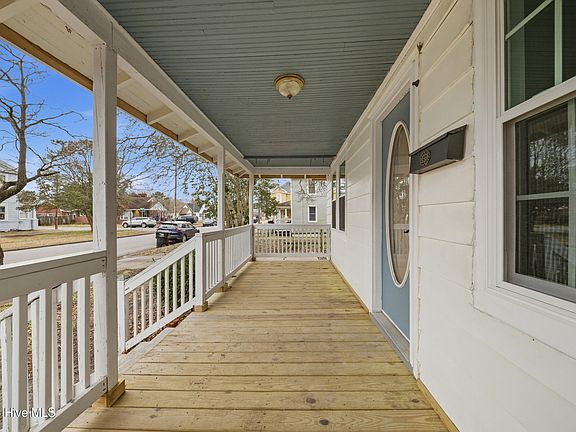 4th image of 603 Maple Street