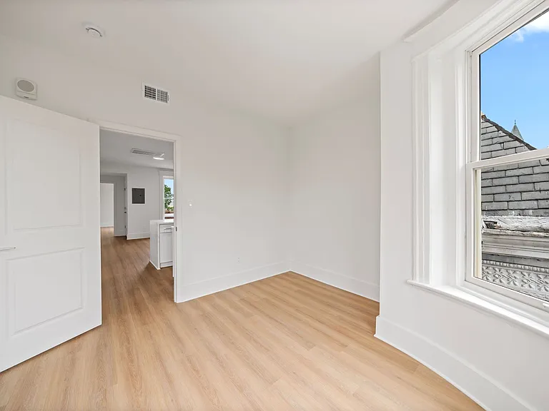 411 2nd St SE — Photo 18