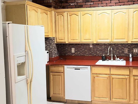 4th image of 8845 212th St