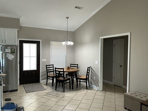 4th image of 422 Adams Ave