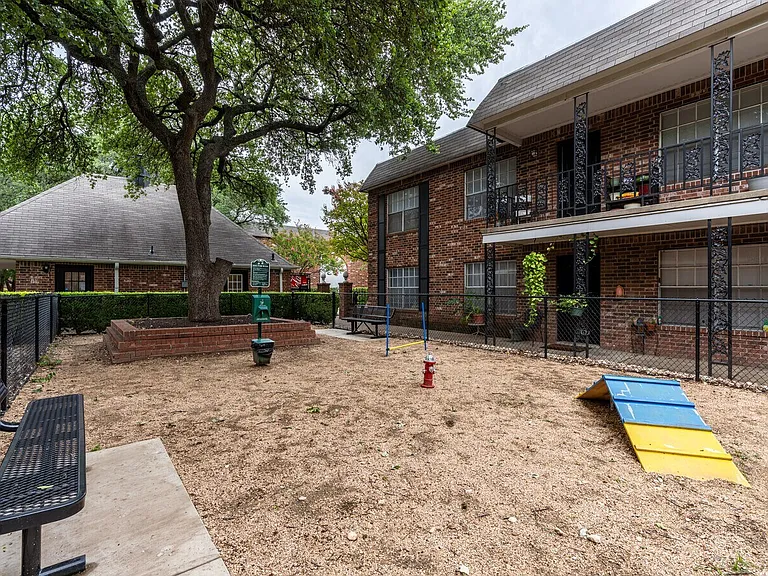 Towne Oaks II — Photo 8