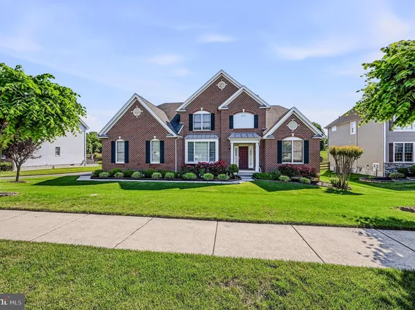 723 Parkman Dr, Bear, DE 19701