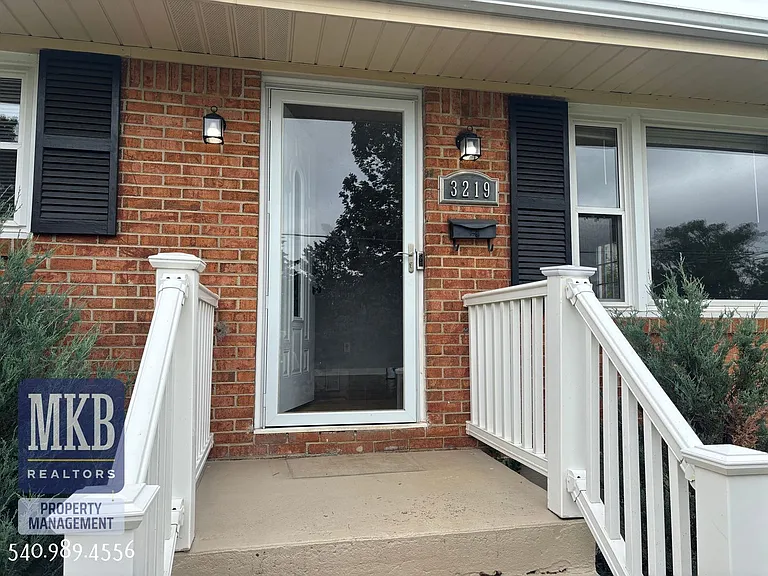 3219 Forest Park Blvd NW — Photo 2