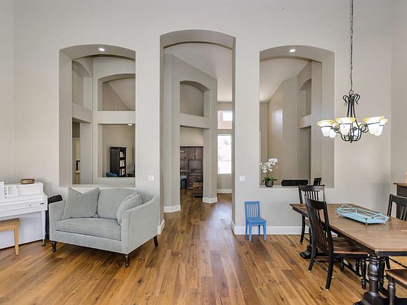 4th image of 7946 W Louise Dr