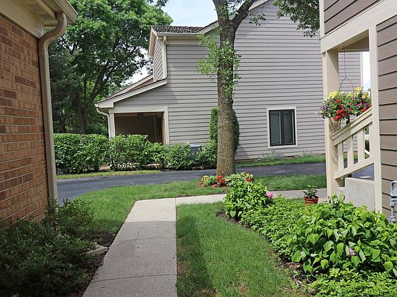 2nd image of 1319 Appletree Ln #1319