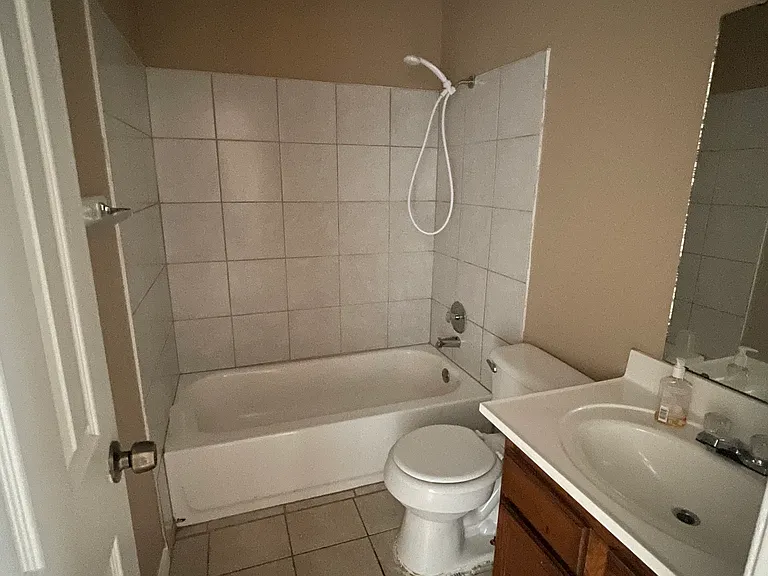 3910 Bourbon St #A — Photo 8