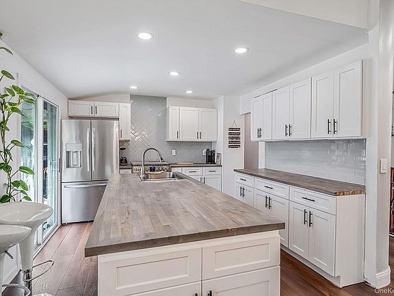 5th image of 10 Arrowhead Court