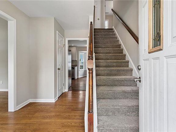 4th image of 835 Garrow Rd