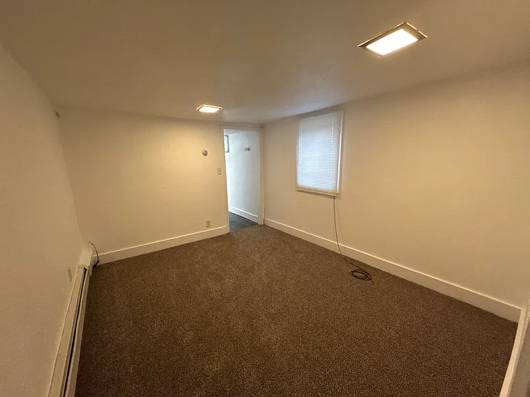 748 1/2 Cook Ave #B — Photo 11
