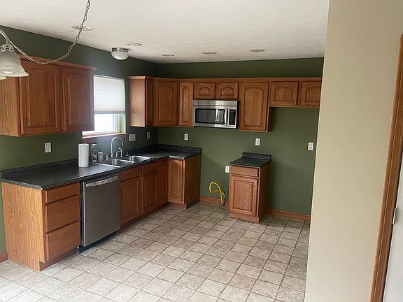 4th image of 2121 Canton Ave