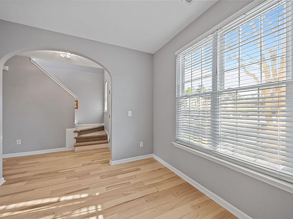 3rd image of 813 Hamlet Park Dr