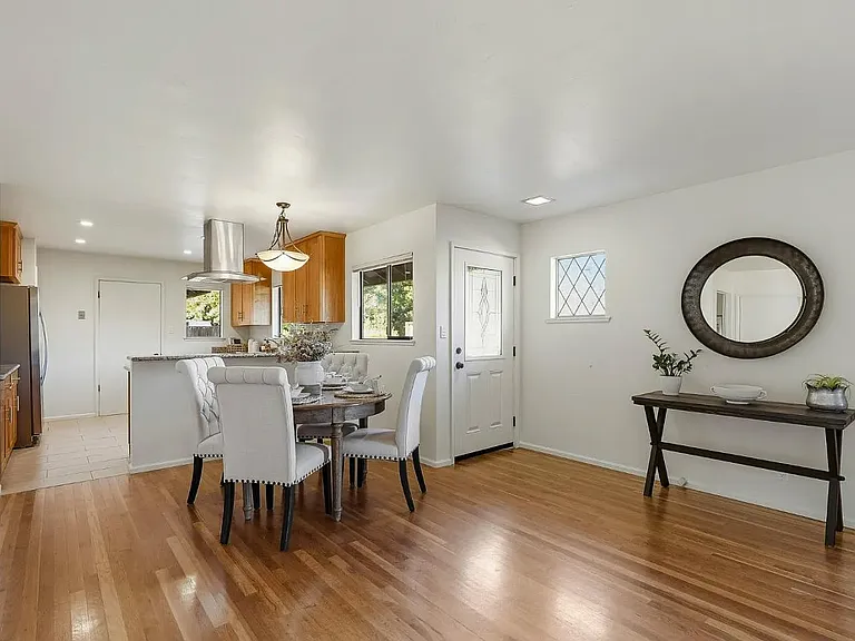 141 Whistler Ct — Photo 2