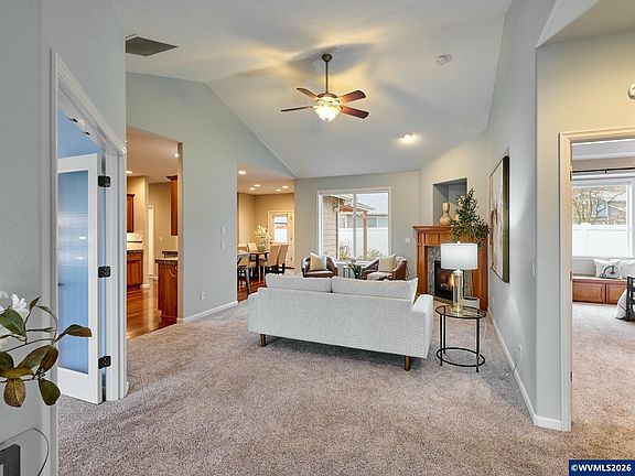 3rd image of 829 Pioneer Dr