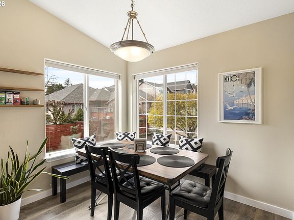 4th image of 131 SW Oliver Ct