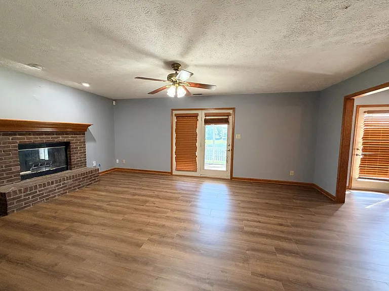 705 Hummingbird Ln — Photo 4