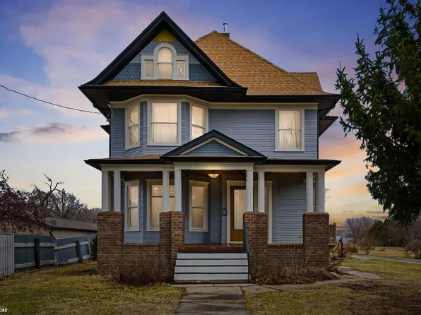 426 E St S, Grinnell, IA 50112