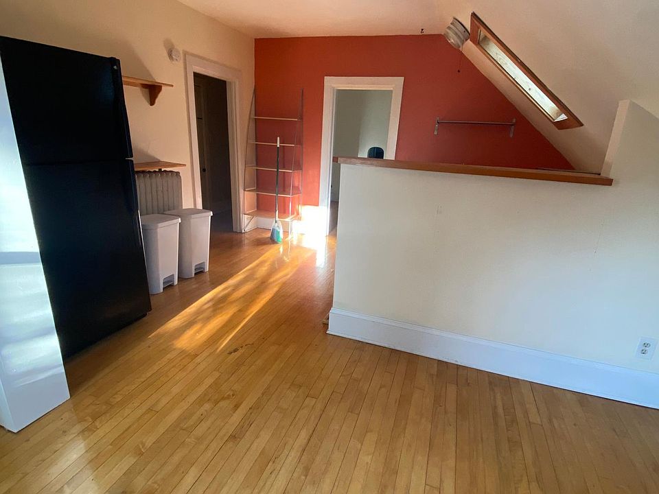 1st image of 1045 23rd Ave SE #3