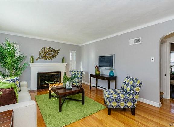 3rd image of 5055 Fairview Ave