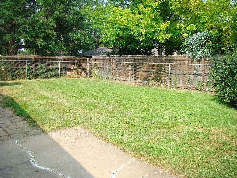1208 Baker St — Photo 12