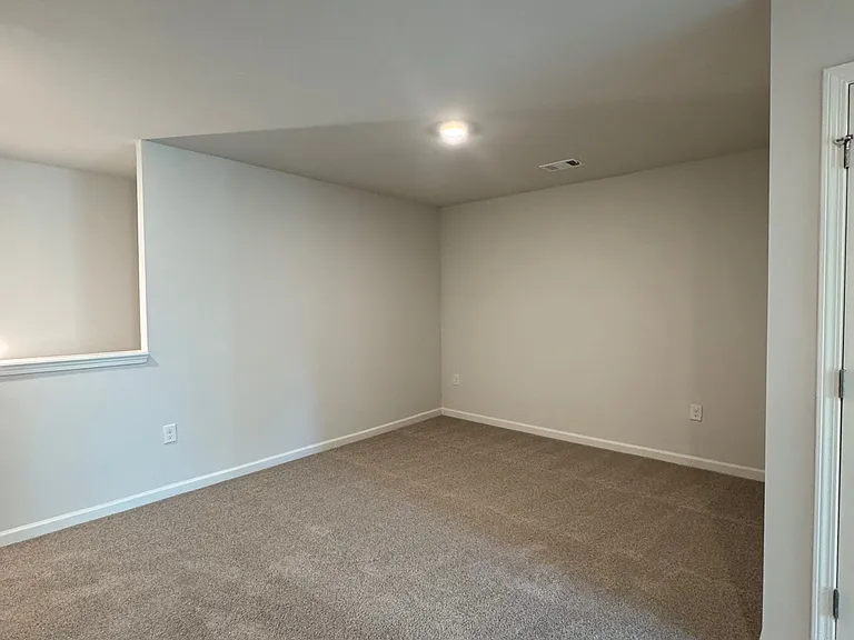 567 Stoneybrook Dr — Photo 18
