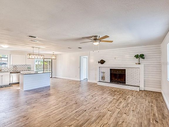 3rd image of 2942 Royal Palm Dr