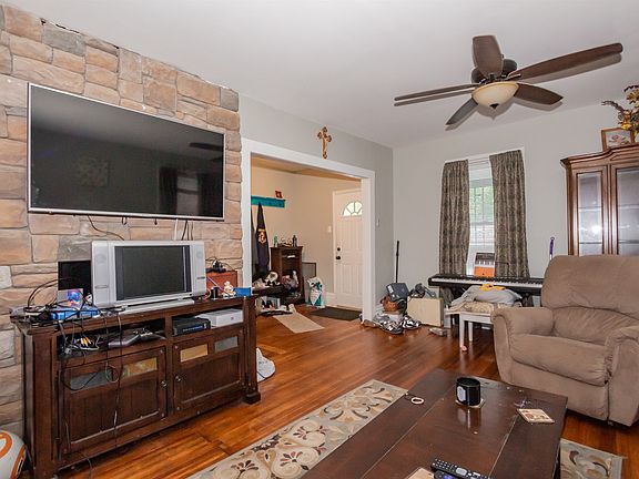 4th image of 35 Johnston Ave