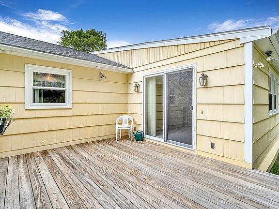 4th image of 36 Blossom Ln