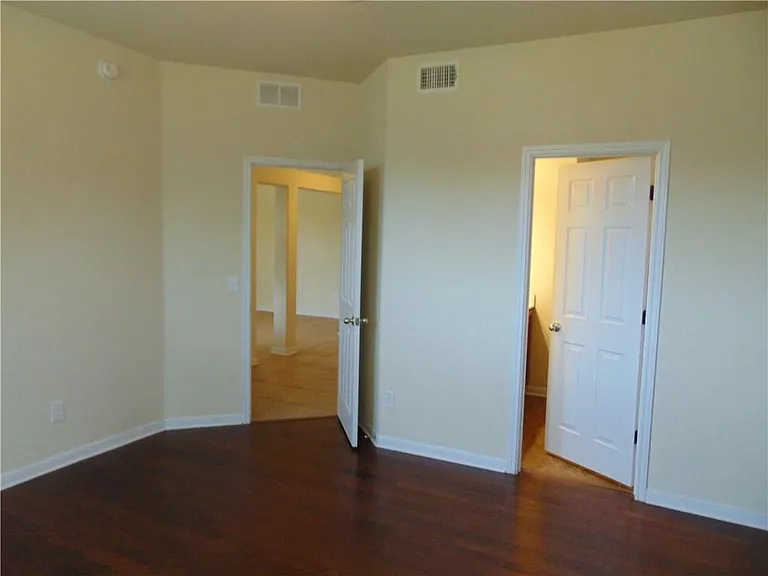5208 Hellman — Photo 15