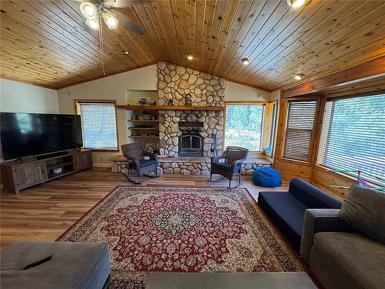 16812 Sandalwood Dr — Photo 2