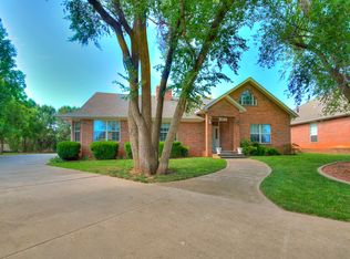 2812 Woodcreek Rd, Midwest City, OK 73110