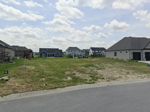 13341 Camas Dr, Saint John, IN 46373