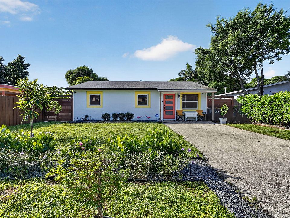 1st image of 220 Reigle Avenue