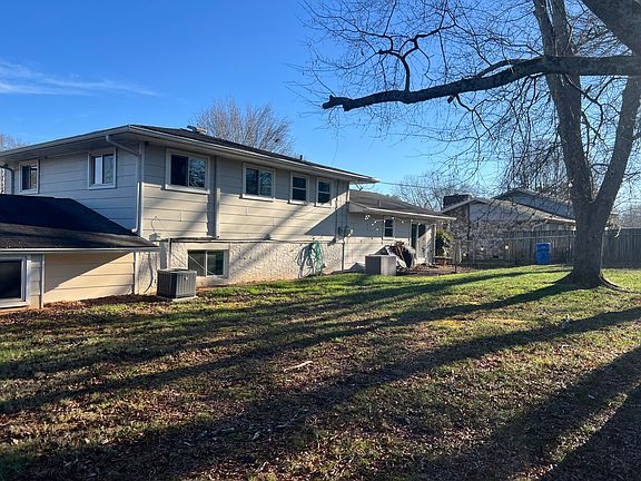 5th image of 3906 Lake Haven Cir