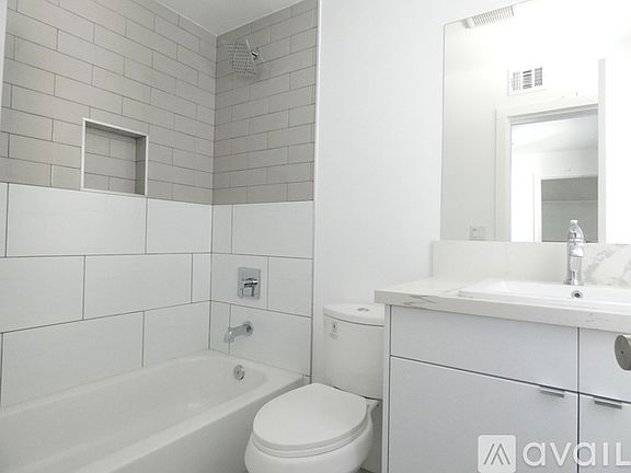 2nd image of 12644 Oxnard St #12646