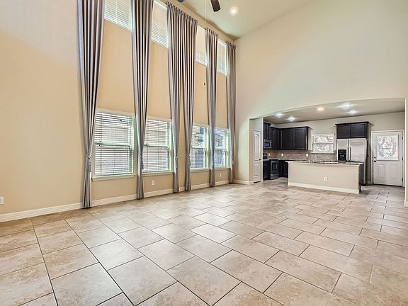 2nd image of 10507 Royal Est