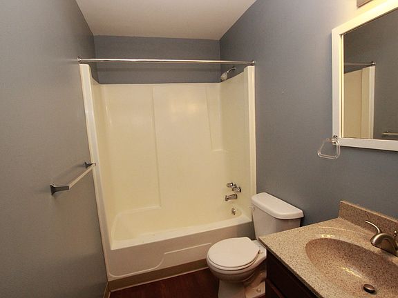 5th image of 550 E Cass St APT B9