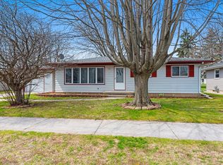 728 S 31st St, Manitowoc, WI 54220