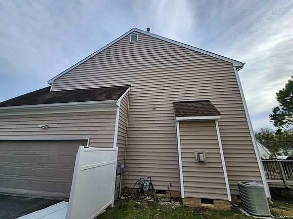 3rd image of 9517 Pine Trails Ct