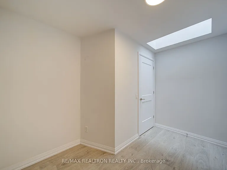 1050 Portage Pkwy #Townhouse 33 — Photo 33